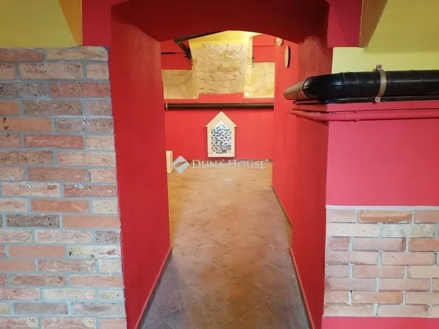 Eladó kereskedelmi és ipari ingatlan Budapest VI. kerület 60 nm