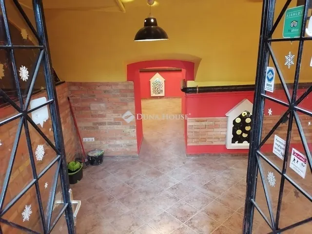 Eladó kereskedelmi és ipari ingatlan Budapest VI. kerület 60 nm