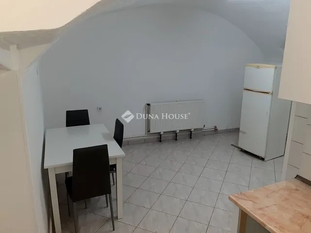 Eladó lakás Budapest VI. kerület 75 nm