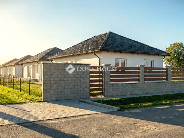 Eladó ház Monor 84 nm