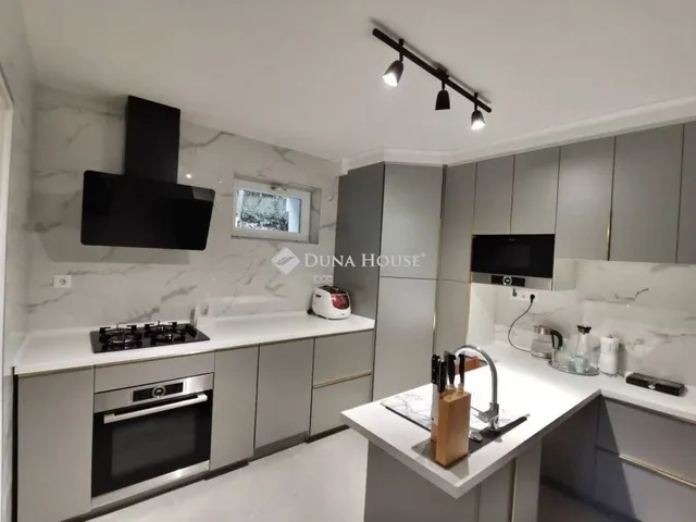 Eladó ház Budapest III. kerület 245 nm