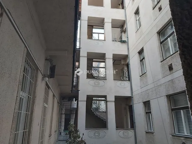 Eladó lakás Budapest VI. kerület 71 nm