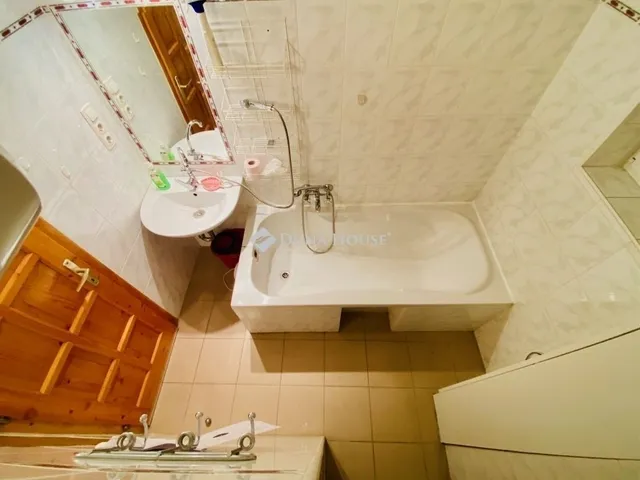 Eladó lakás Budapest VI. kerület, Nagykörúton kívüli terület 40 nm