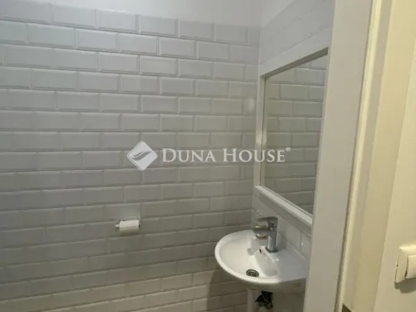 Eladó kereskedelmi és ipari ingatlan Budapest VIII. kerület 29 nm