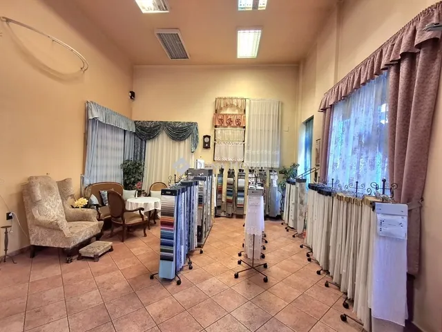 Kiadó kereskedelmi és ipari ingatlan Budapest VIII. kerület 170 nm