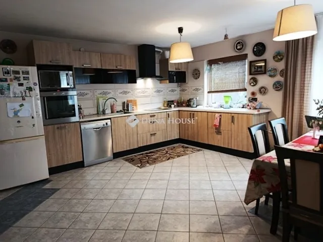 Eladó ház Érd 240 nm