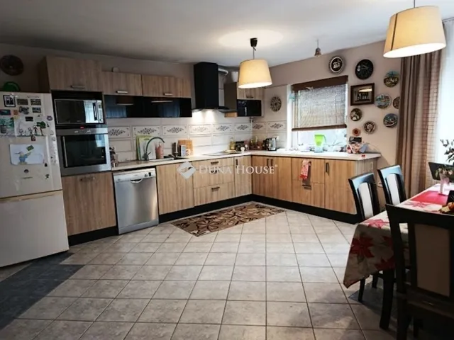 Eladó ház Érd 240 nm