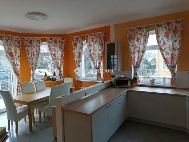 Eladó ház Budapest XVIII. kerület 300 nm