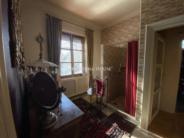 Eladó ház Budapest XVI. kerület 250 nm