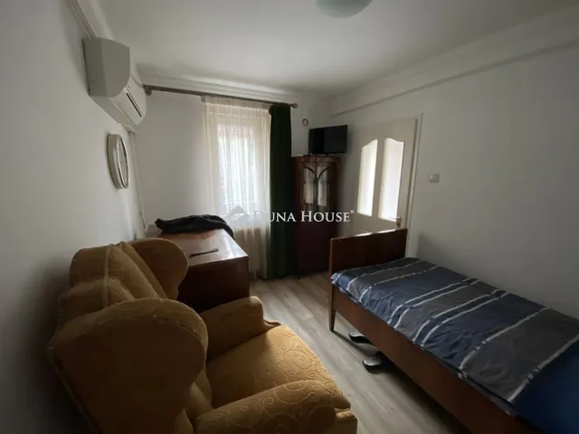 Eladó ház Budapest XVI. kerület 250 nm