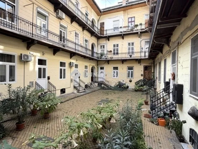 Eladó lakás Budapest VI. kerület 30 nm