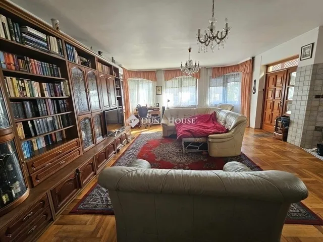 Eladó ház Budapest XVIII. kerület 263 nm