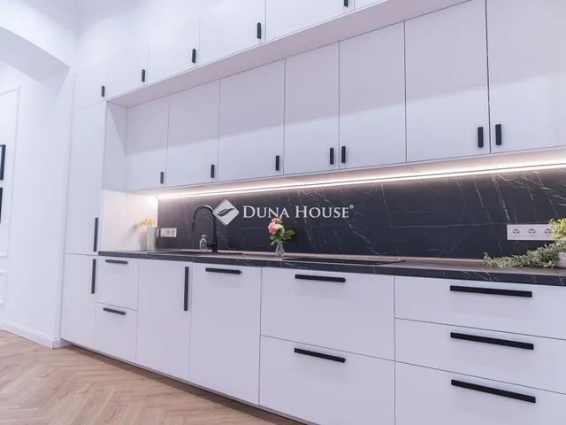 Eladó lakás Budapest VIII. kerület 93 nm