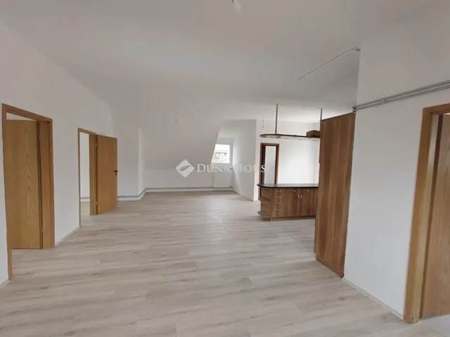 Eladó lakás Budapest XV. kerület 102 nm