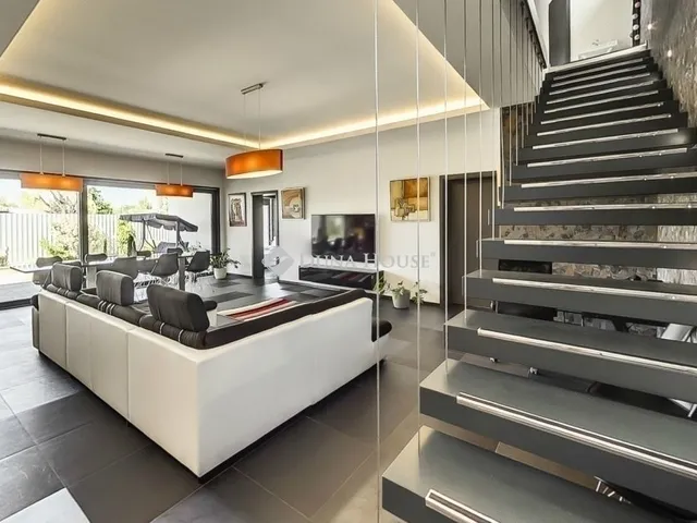 Eladó ház Dabas 270 nm