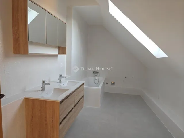 Eladó lakás Budapest XV. kerület 102 nm