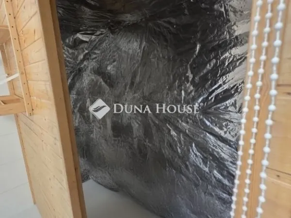 Eladó ház Nagytarcsa 325 nm