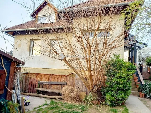 Eladó ház Fót 318 nm