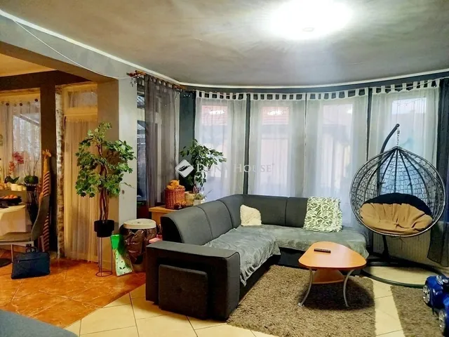 Eladó ház Fót 318 nm