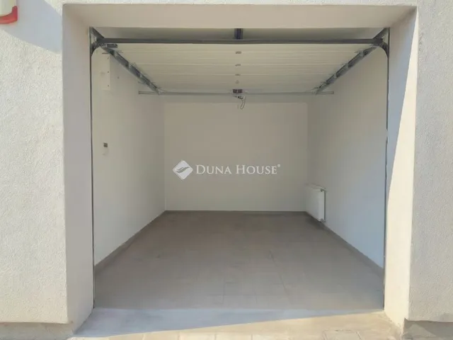 Eladó lakás Budapest XVI. kerület, Rákosszentmihály 117 nm