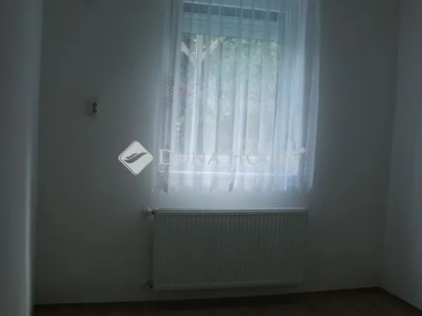 Eladó ház Budapest XVI. kerület 190 nm