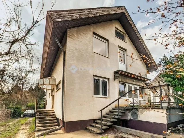 Eladó ház Diósd 233 nm