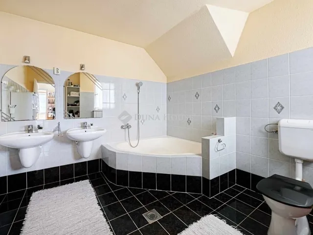Eladó ház Budapest XVII. kerület, Madárdomb 310 nm