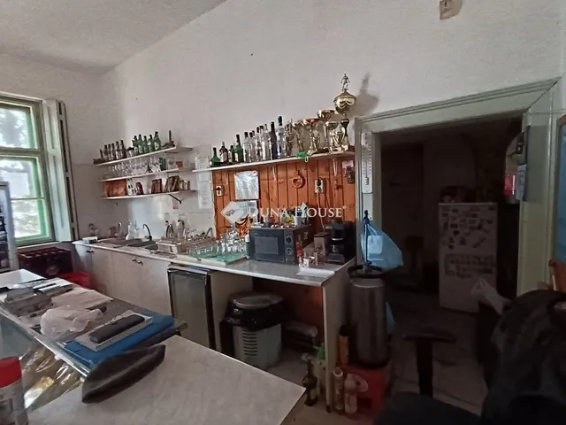 Eladó kereskedelmi és ipari ingatlan Szeged 190 nm