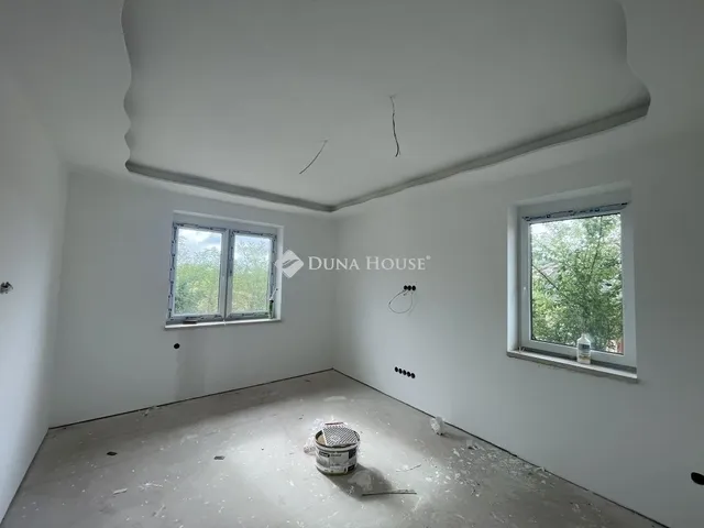 Eladó ház Szada 310 nm