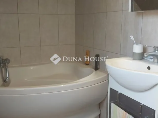 Eladó ház Budapest III. kerület 212 nm