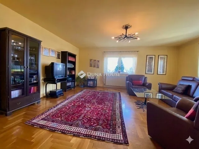 Eladó ház Budapest XVI. kerület 222 nm
