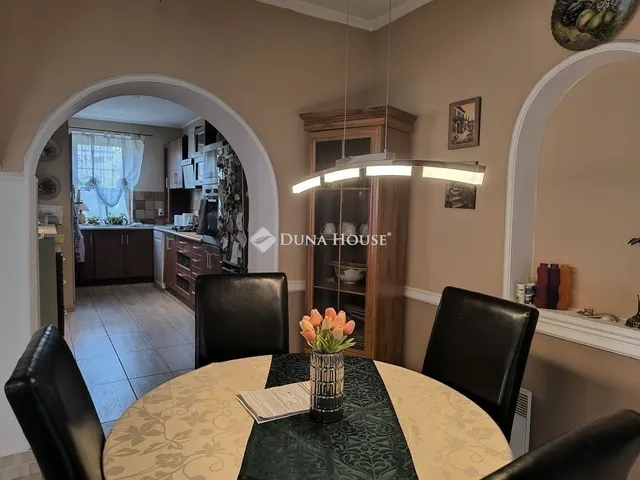 Eladó ház Erdőkertes 298 nm