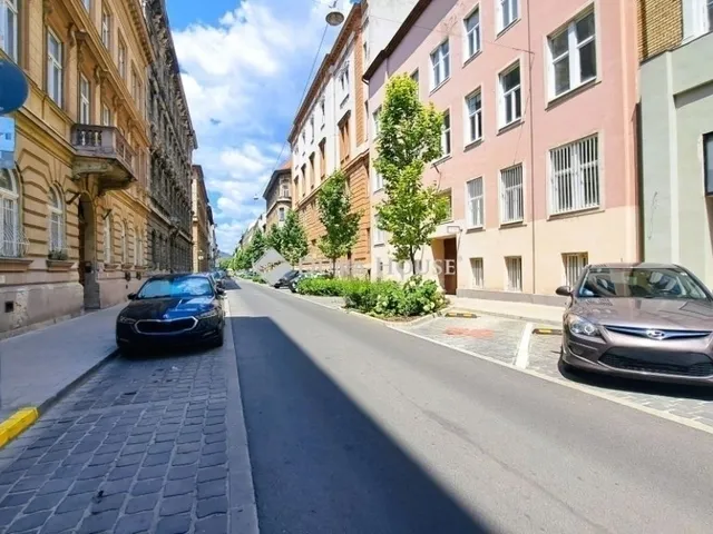 Eladó lakás Budapest VI. kerület 32 nm