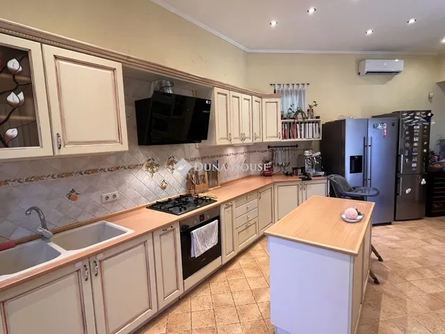 Eladó ház Vecsés 213 nm