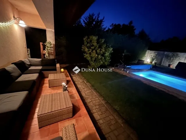 Eladó ház Vecsés 213 nm