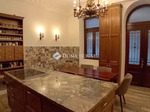 Eladó kereskedelmi és ipari ingatlan Budapest II. kerület, Országút 93 nm