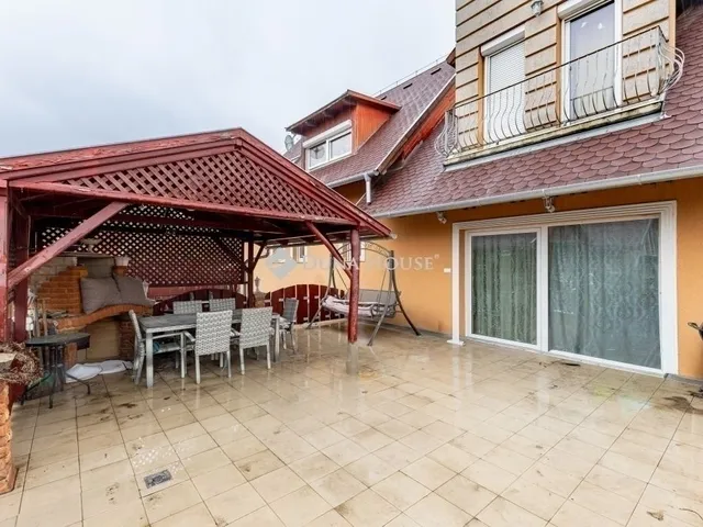 Eladó ház Fót 330 nm