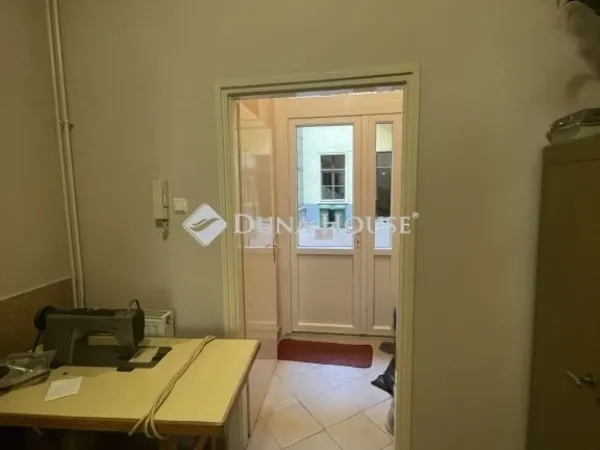 Eladó kereskedelmi és ipari ingatlan Budapest VIII. kerület 352 nm