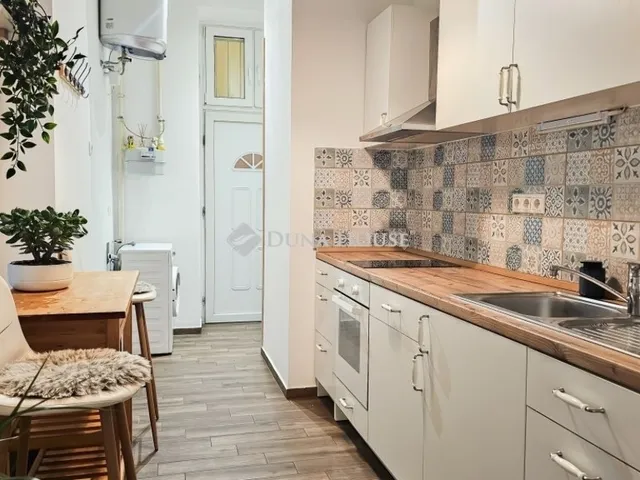 Eladó lakás Budapest VI. kerület, Nagykörúton kívüli terület 30 nm
