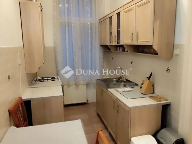 Eladó lakás Budapest VI. kerület 72 nm