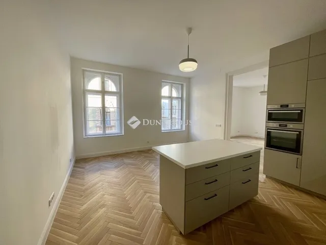 Eladó lakás Budapest VI. kerület 100 nm