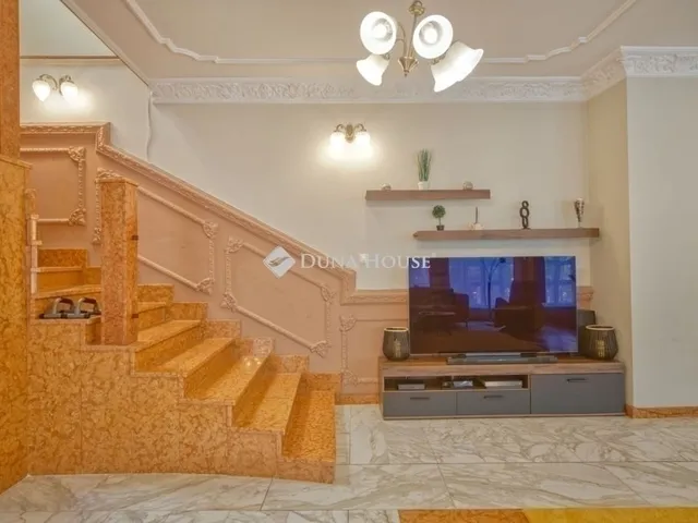 Eladó ház Üllő 307 nm