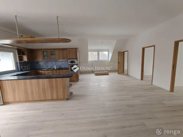 Eladó lakás Budapest XV. kerület 102 nm