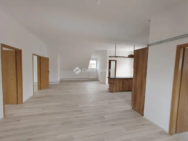Eladó lakás Budapest XV. kerület 102 nm