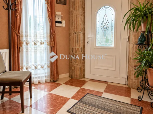 Eladó ház Dunakeszi 311 nm