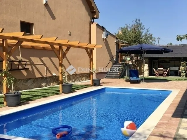 Eladó ház Vecsés 140 nm