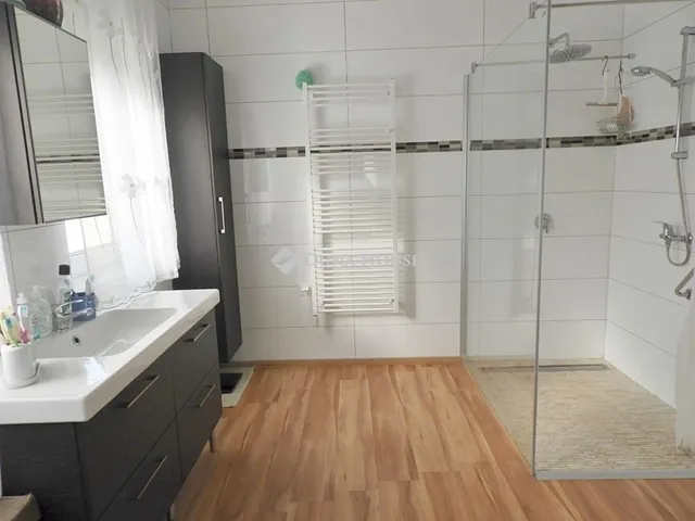 Eladó ház Vecsés 140 nm