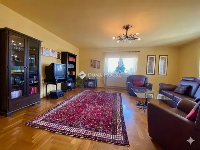 Eladó ház Budapest XVI. kerület 222 nm