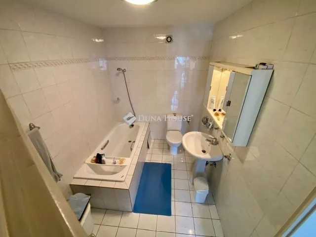 Eladó ház Budapest XVI. kerület 222 nm