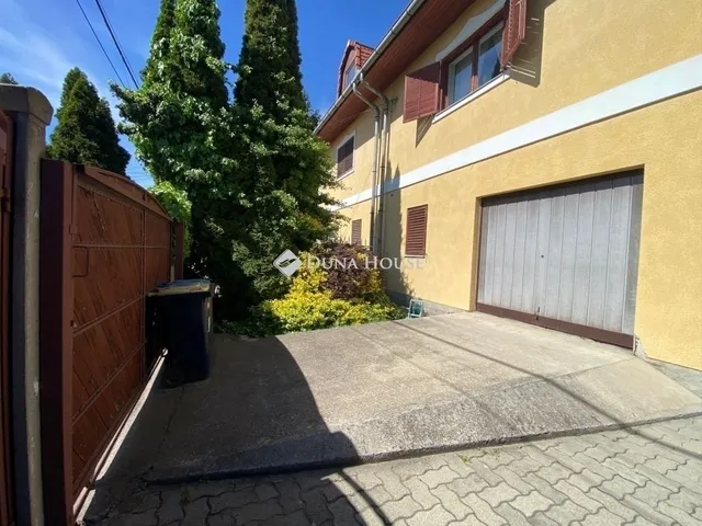 Eladó ház Budapest XVI. kerület 222 nm